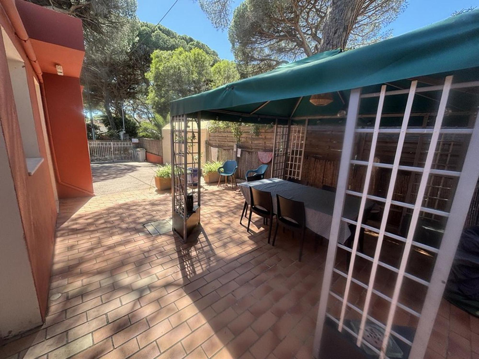 Au Port D'hyeres Avec Terrasse, Veranda Et Clim - Proche Plages Et Commerces - Fr-1-335-158